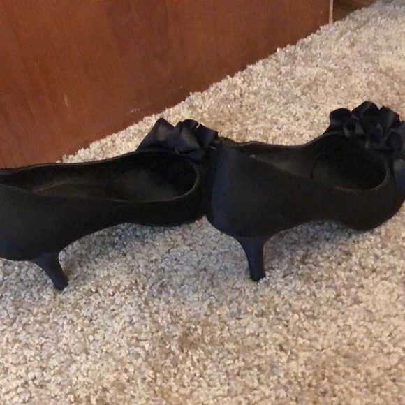 Black heel with Ruffles - Picture 4 of 4